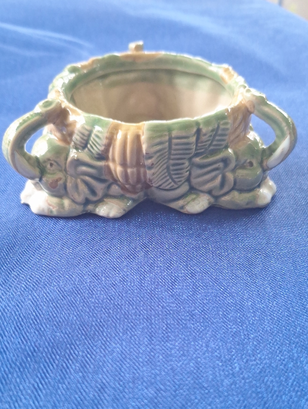 Ceramic Green Reptile Hide with Leaf Motif - Decorative Terrarium Shelter